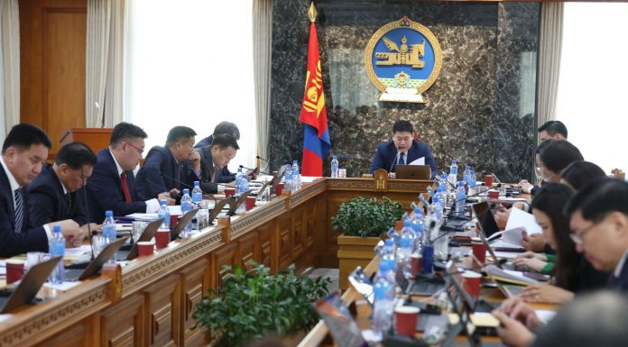 Цалин, тэтгэвэр нэмэгдүүлэх, хүүхдийн мөнгийг хүүхэд бүрд олгохтой холбоотой найман асуудлыг хэлэлцлээ