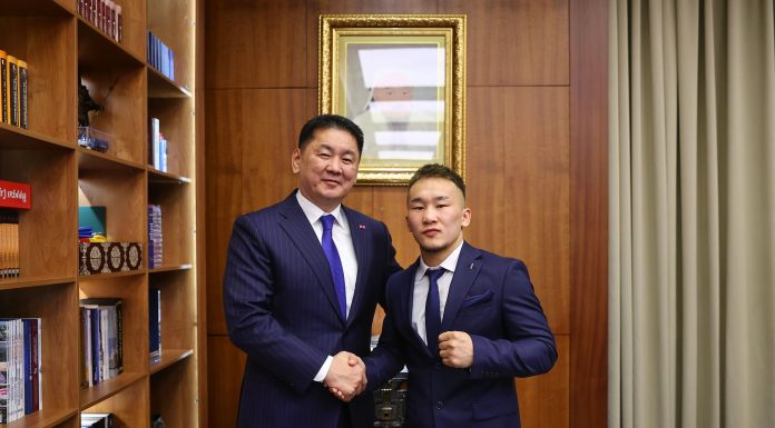 Ерөнхийлөгч У.Хүрэлсүх гавьяат тамирчин Э.Цэндбаатар нарт баяр хүргэв