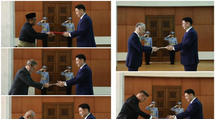 Монгол Улсад хавсран суух Элчин сайд нар Итгэмжлэх жуух бичгээ өргөн барилаа