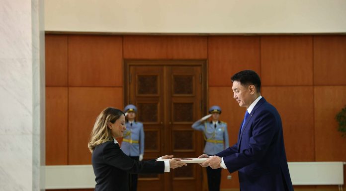 Туркийн Элчин сайд Итгэмжлэх жуух бичгээ өргөн барилаа