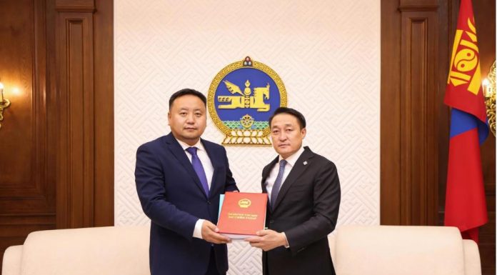 Хууль зүй, дотоод хэргийн сайд О.Алтангэрэл хуулийн төслүүдийг өргөн мэдүүлэв