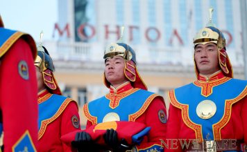 Улс тунхагласны өдрийг тохиолдуулан Монгол Улсын төрийн далбааг мандууллаа