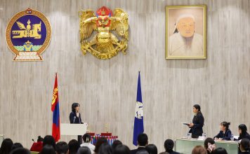 "UB Debate-2025" багш, сурагчдын мэтгэлцээний финалын шат эхэллээ