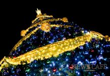 Төв талбайн сүлд модны гэрлийг асаалаа