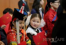 2025 оны онцлох хүүхдүүдэд шагнал гардуулж, баяр хүргэлээ