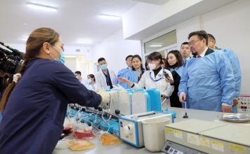 Ерөнхий сайд Г.Занданшатар цусаа хандивлаж, бусдад амьдрал бэлэглэхийг уриаллаа