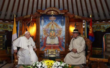 Монгол Улсын Ерөнхийлөгч У.Хүрэлсүх, Гэгээн Ширээт Улсын төрийн тэргүүн Пап Францис нар албан ёсны уулзалт хийв