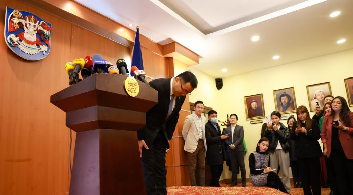 Хотын дарга Д.Сумъяабазар өөрийн хүсэлтээр ажлаа өглөө