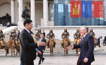 Узбекистаны Ерөнхийлөгчийг албан ёсоор угтаж авлаа