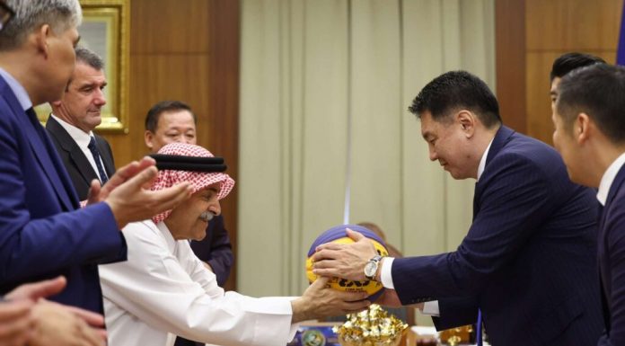 Ерөнхийлөгч У.Хүрэлсүх Олон улсын сагсан бөмбөгийн холбооны тэргүүнийг хүлээн авч уулзлаа