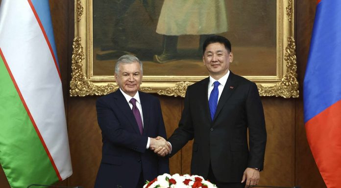 Ерөнхийлөгч У.Хүрэлсүх, Ш.Мирзиёев нар албан ёсны хэлэлцээ хийлээ