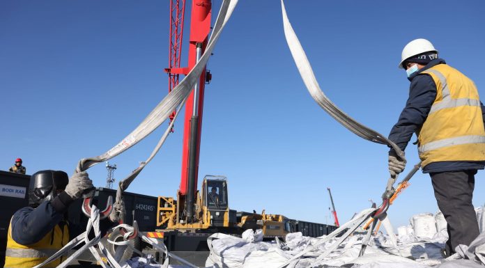 Хоногт 2200-4400 тонн хагас коксон түлшийг Улаанбаатар луу тээвэрлэж байна