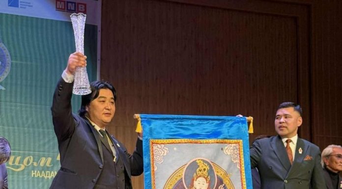 “Болор цом”-ын эзнээр яруу найрагч Н.Минжинсайхан тодорлоо