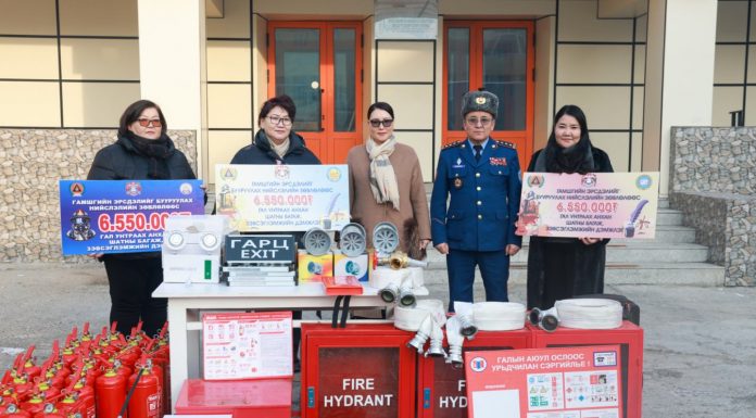 Нийслэлийн тусгай хэрэгцээт суургууль, цэцэрлэгт гал унтраах анхан шатны багаж, хэрэгсэл хүлээлгэж өглөө