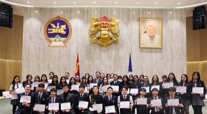 "UB Debate-2025" мэтгэлцээний шилдгүүд тодорлоо