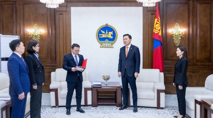 Гадаад зээллэгийн ашиглалт, үр ашгийг нэмэгдүүлэх тухай анхдагч хуулийн төслийг өргөн мэдүүллээ